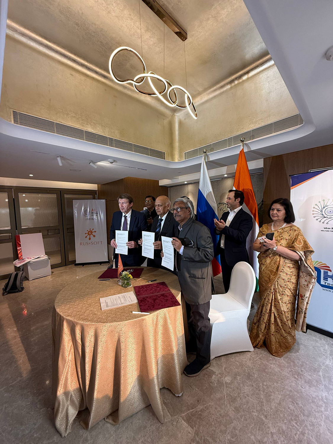 Отличная неделя в Индии! Приняли участие в AI India Impact Summit в качестве спикера на мероприятии от ассоциации РУССОФТ.